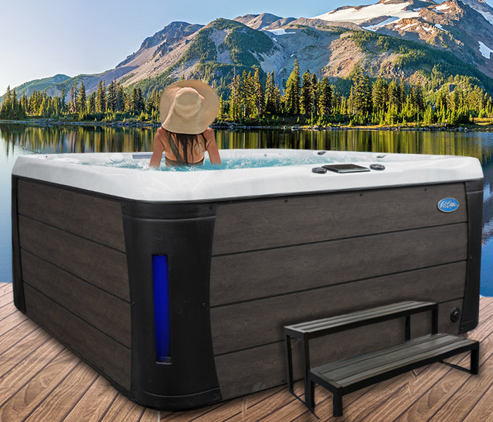 Calspas hot tub being used in a family setting - hot tubs spas for sale Hisings Kärra